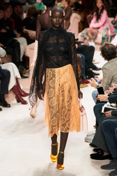 Look 49